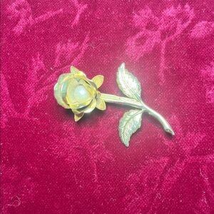 Elegant Gold Rose Brooch